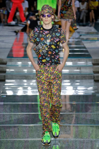 Look 30